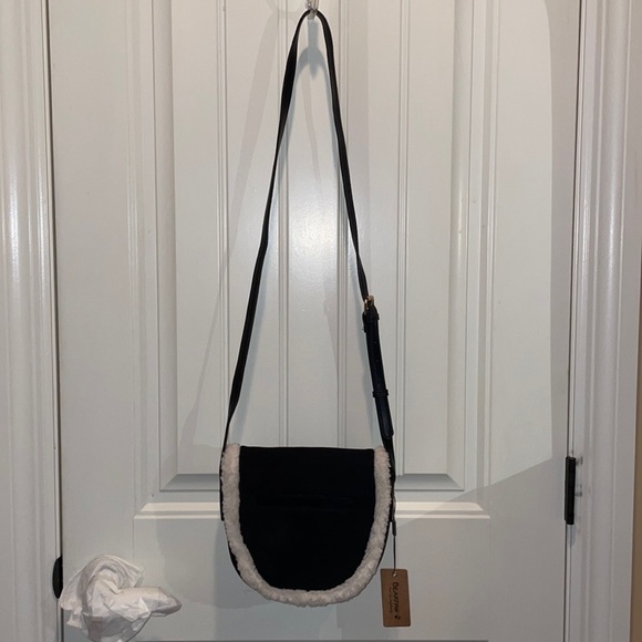 BEARPAW CROSS-BODY SHOULDER SADDLE-BAG BLACK Faux Suede & Shearling Trim - Picture 15 of 16